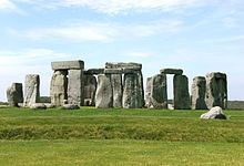 220px-Stonehenge,_Salisbury_retouched